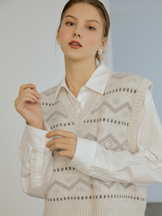 Pattern layered knit vest