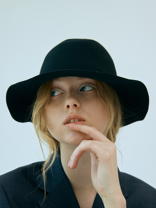 [Let there be light] Lou floppy hat in dark black