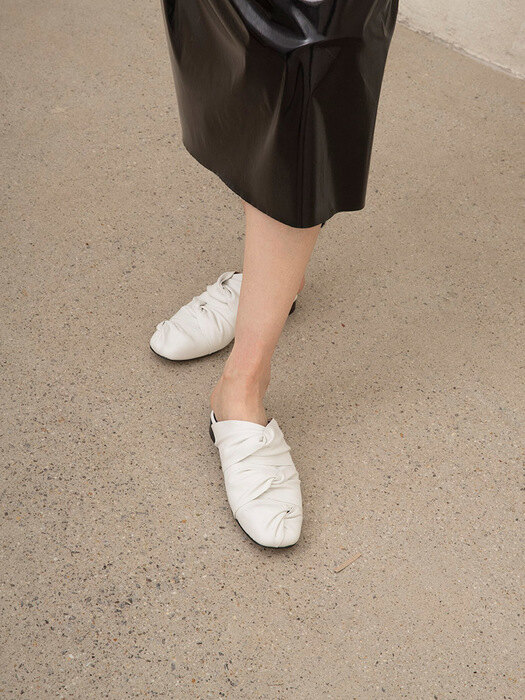 3 knotted flat mules_White