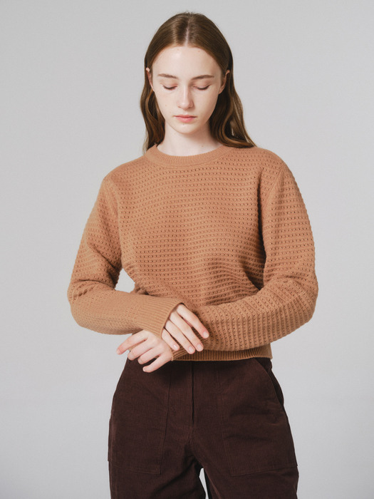 Embossed sweater (camel)
