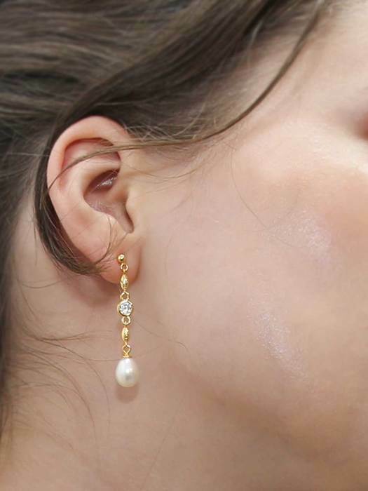 925 silver + 18k gold 화이트 천연진주 심볼체인 크리스탈 귀걸이