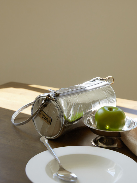 Butter round shoulder bag (버터 라운드 숄더 백) silver