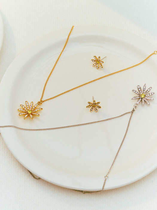 [단독]Petit Shine Daisy Earrings_VH2314EA002B