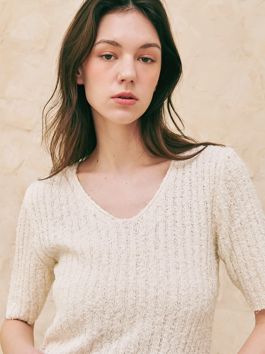 V NECK BOUCLE SHORT SLEEVE KNIT IVORY