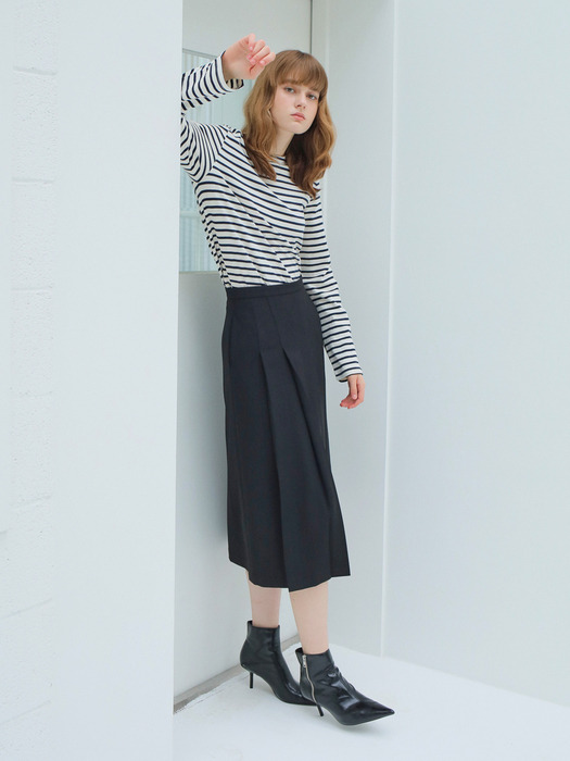 FRONT PLEATED SKIRT / BLACK