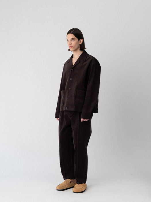 CORDUROY PLEATED TROUSERS [BROWN]