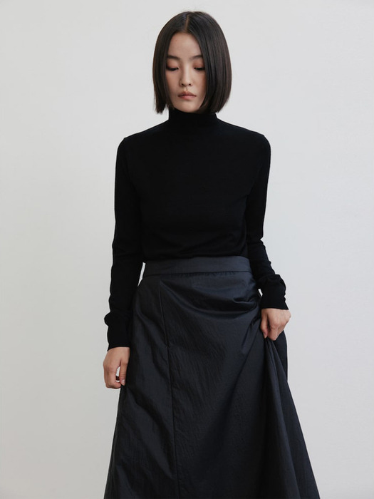 Padded Long Skirt  Black (WE3Y27T955)