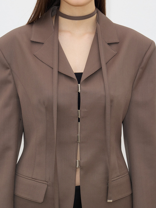 NECK-STRAP SLIM-FIT JACKET(BROWN)