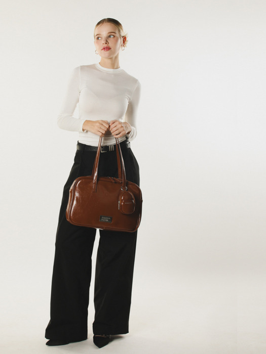 304 leather pouch shoulder bag _ Brown