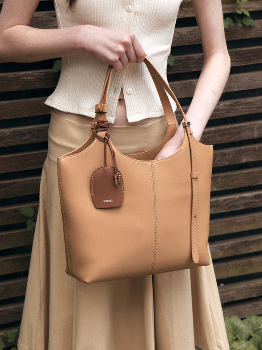 90 Veneta Bag Medium Beige