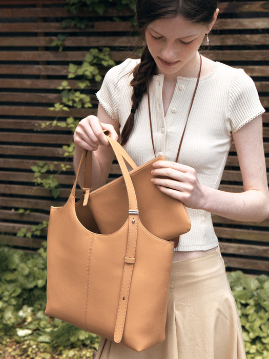 90 Veneta Bag Medium Beige