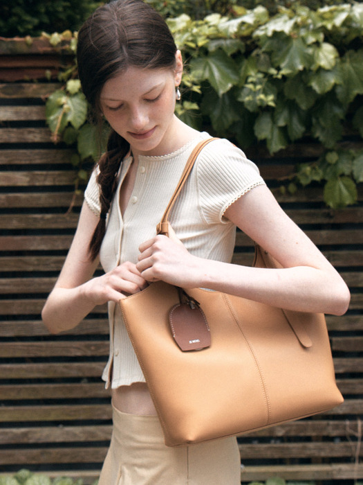 90 Veneta Bag Medium Beige