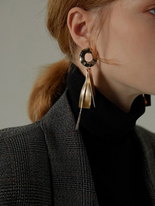 Twist layered unbal earring