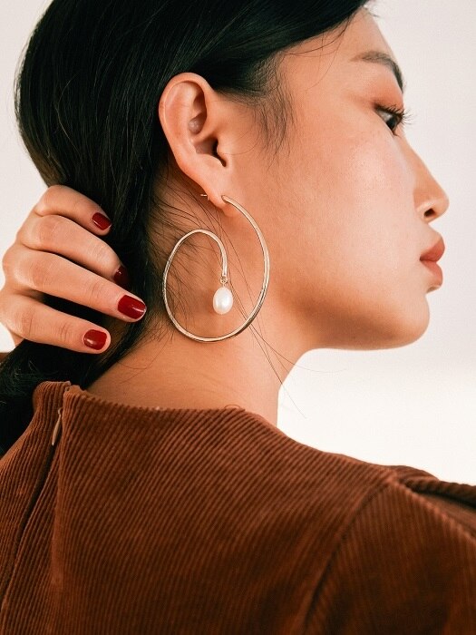 spiral pearl earring