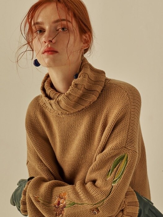 FLOWER EMBROIDERY CASHMERE KNIT_BEIGE