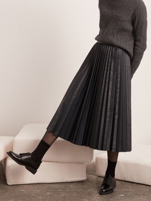 Open Pleated Leather Skirt- Navy