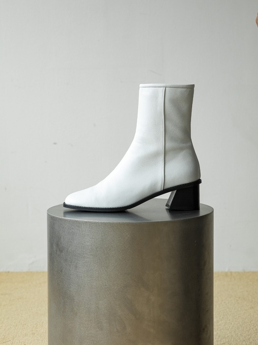 BJB19414 MOOD ANKLE BOOTS WHITE