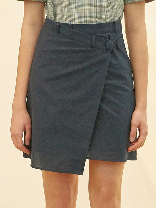 iuw664 unbalance button skirt (navy)