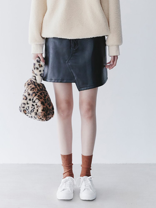 Unbalanced Faux Leather Skirt - Black (KE0Y27M015)