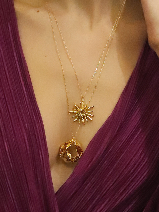 Gold paper pendant necklace
