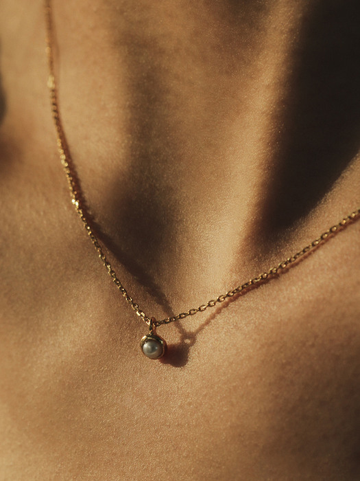 Bonnie pearl necklace