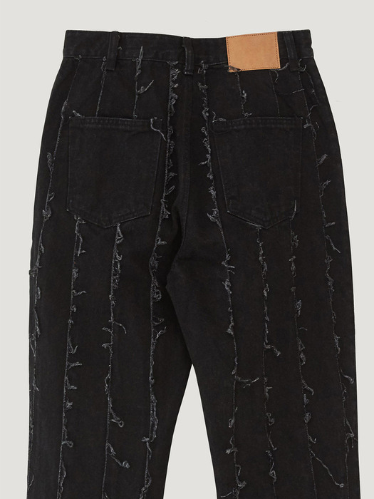 CUTTING LOOSE DENIM IN BLACK