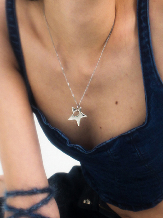 0:00 star silver necklace
