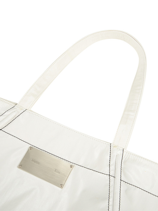 BIG COATING TOTE BAG IN WHITE