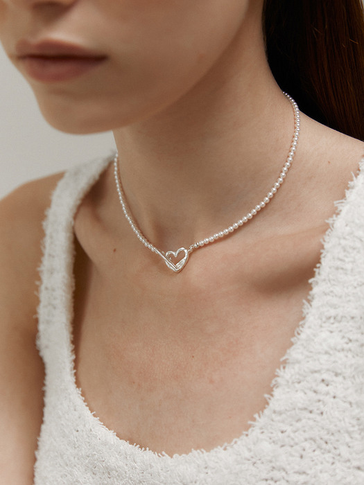 [단독] love toggle pearl necklace