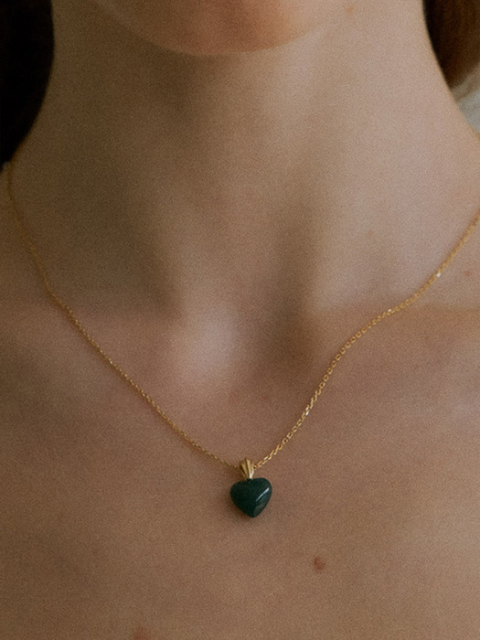 LEAF GREEN ONYX HEART NECKLACE