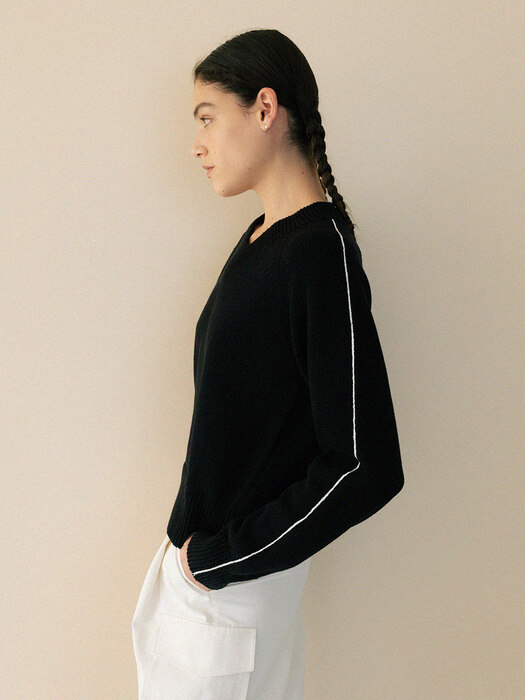 cotton blend spring v-neck knit (black)