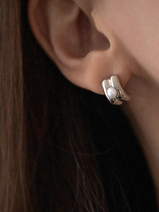 Pearl Moon Earring