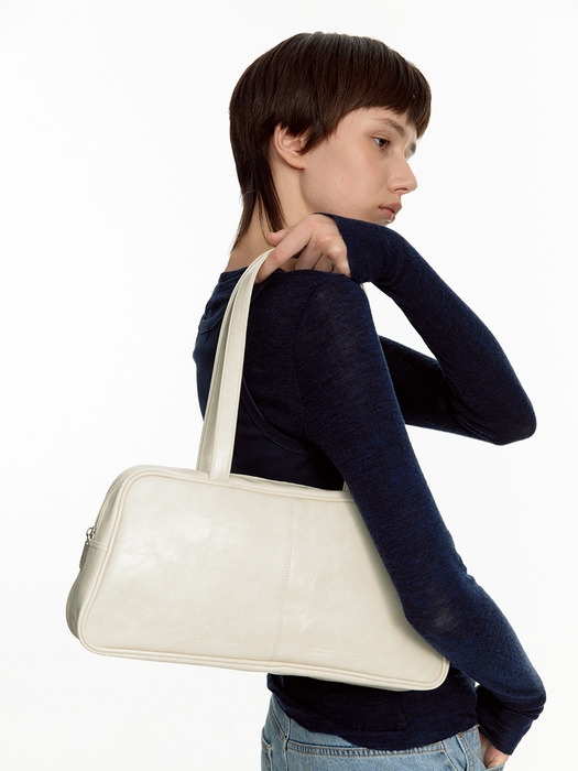 Trapezoid Baguette Shoulder Bag (crack)(cream)