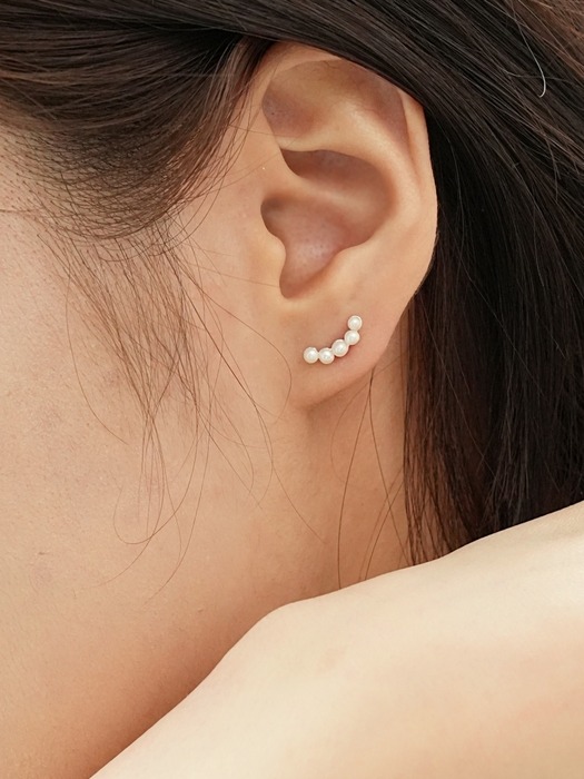 Curve pearl earring