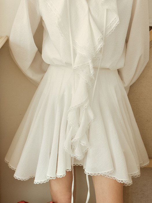 Cest_Pure white ruffle skirt