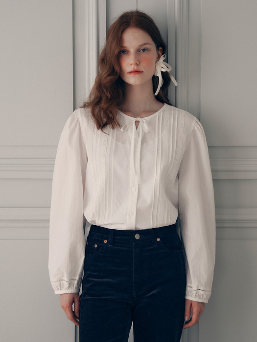 ROUND NECK LACE BLOUSE WHITE