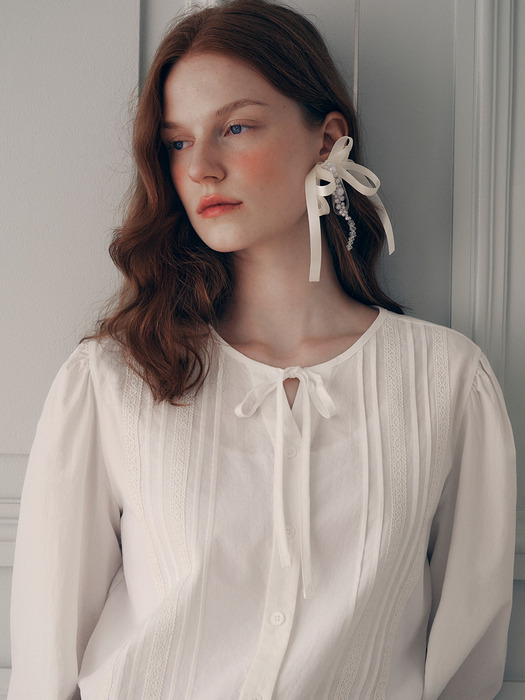 ROUND NECK LACE BLOUSE WHITE