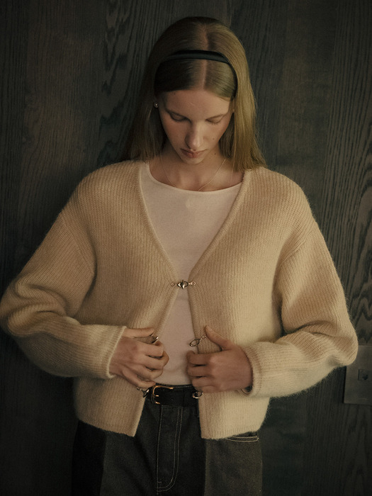 Buckle detail v-neck wool cardigan_Beige