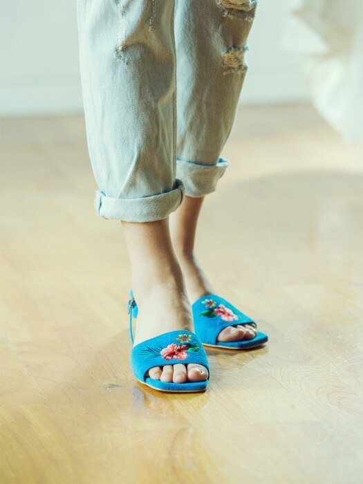 new blue hibiscus needlepoint sandles 하비스커스자수 샌들