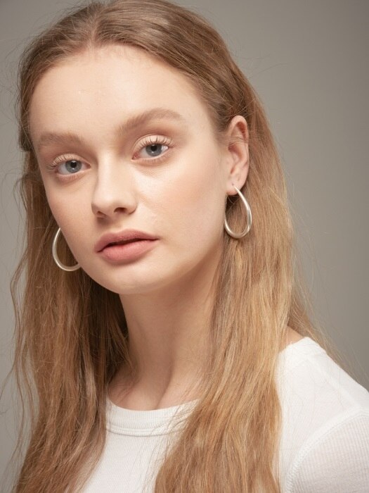 minimal 13 earring