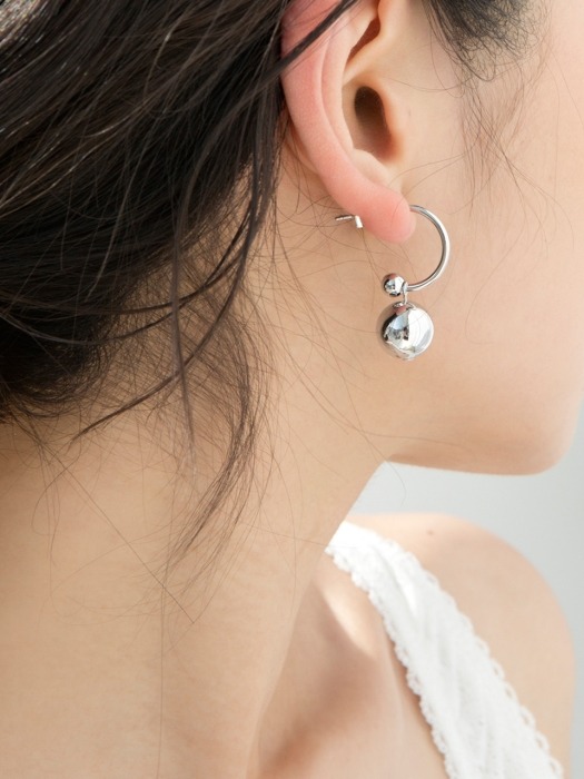 glossy ball earrings (2colors)