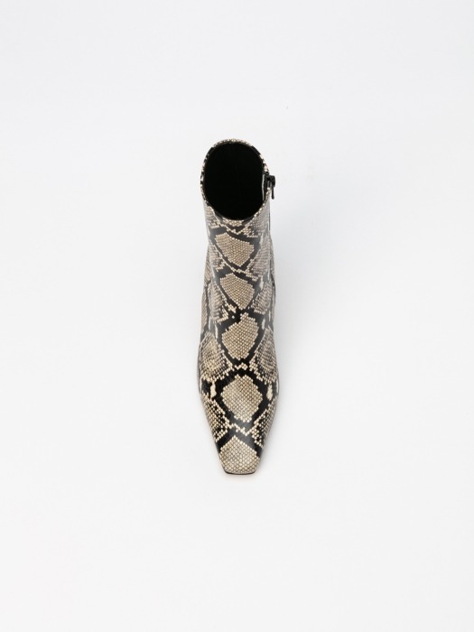 Mecenas Boots in Ivory Python