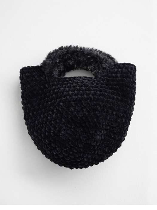 furry handle bag (black)