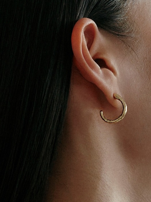 Textured hoop earrings