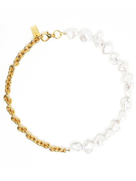 Bold chain pearl Necklace
