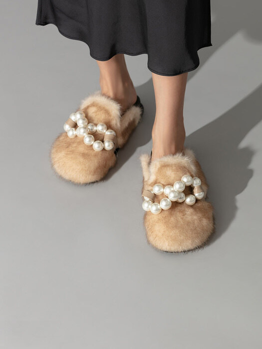 Harbor Footbed Slides in Beige Fur