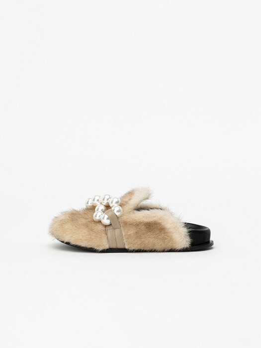 Harbor Footbed Slides in Beige Fur