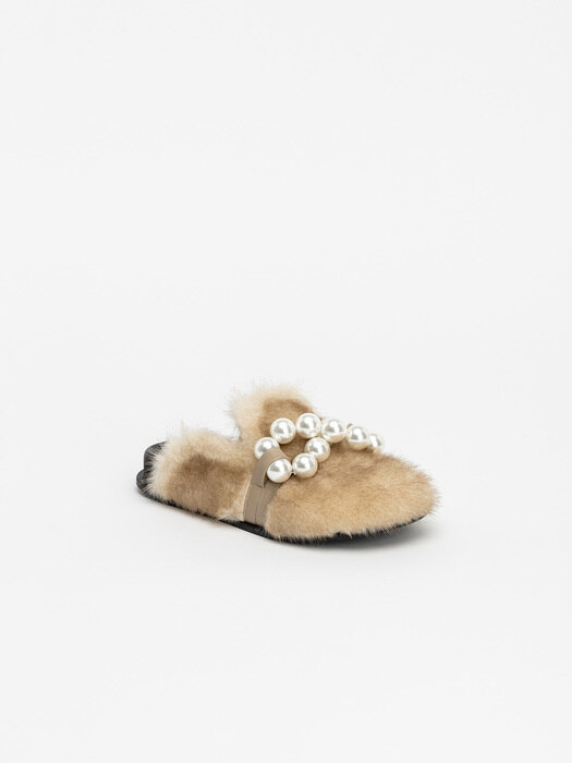 Harbor Footbed Slides in Beige Fur