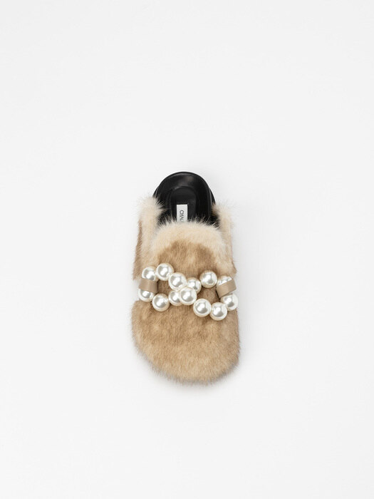 Harbor Footbed Slides in Beige Fur