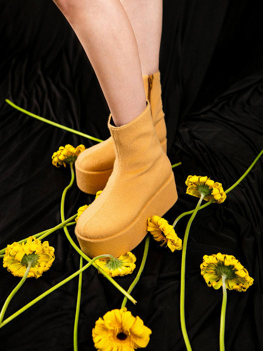 Pebble toe platform boots | Warm beige